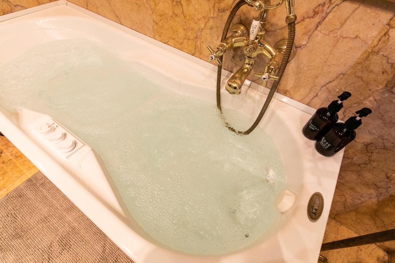 Klimt - Jacuzzi 5 Star - Luxury Design Apartment Milano Eksteriør billede