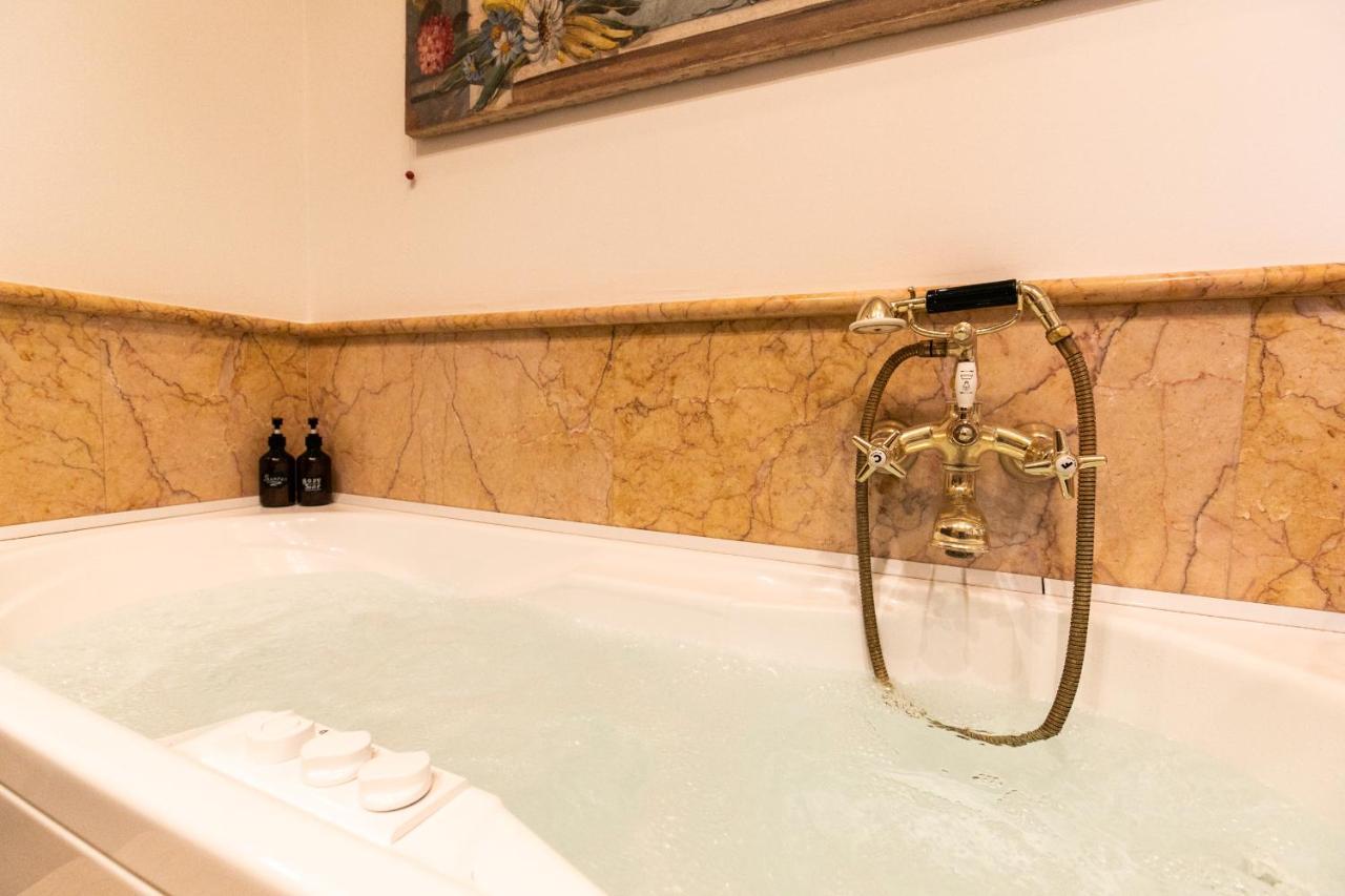 Klimt - Jacuzzi 5 Star - Luxury Design Apartment Milano Eksteriør billede