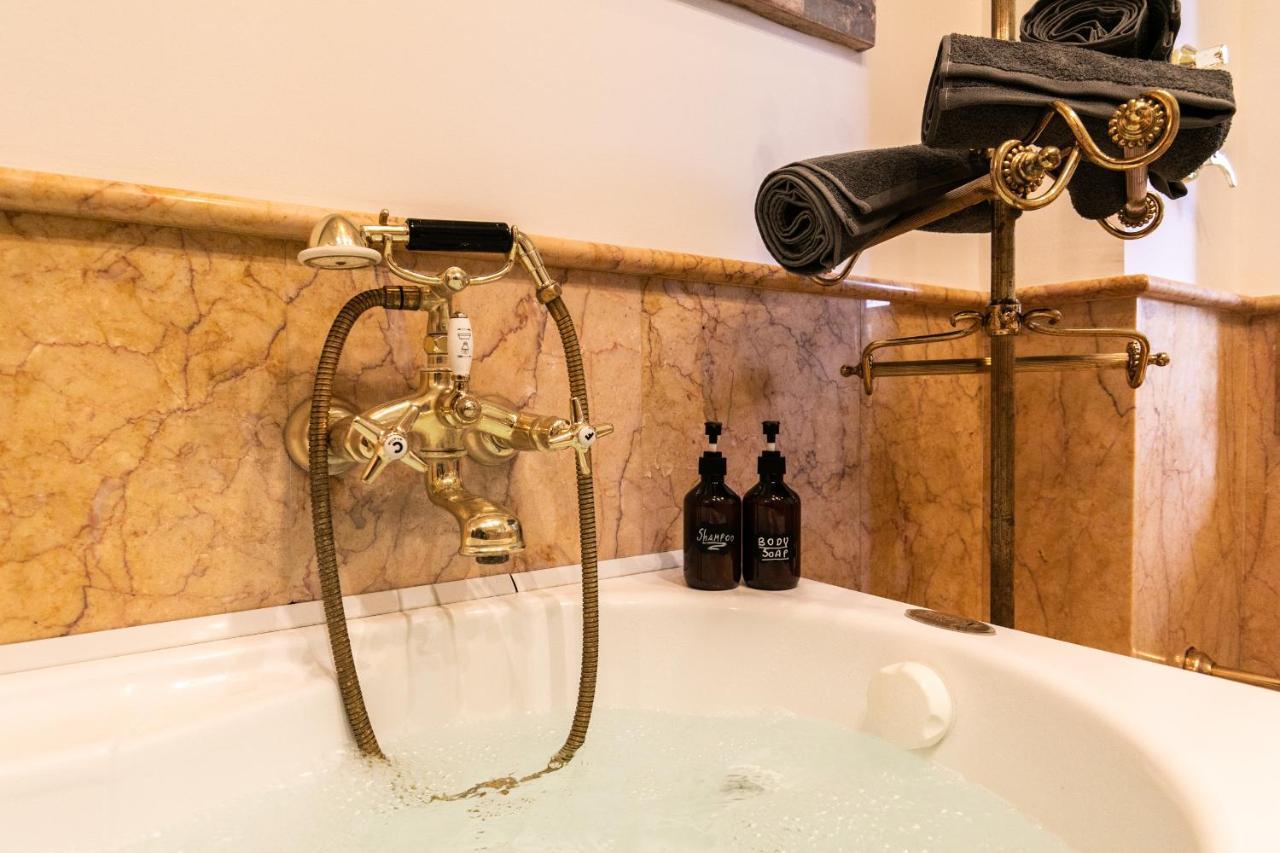 Klimt - Jacuzzi 5 Star - Luxury Design Apartment Milano Eksteriør billede